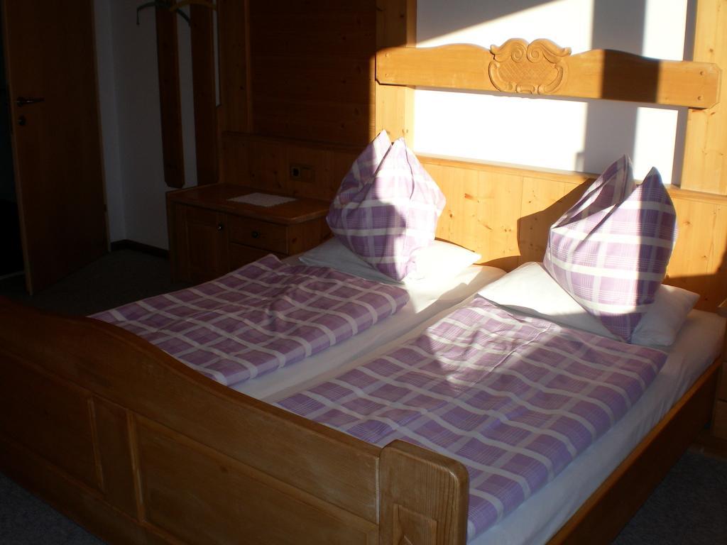 Haus Bergfried Apartment Trins Room photo