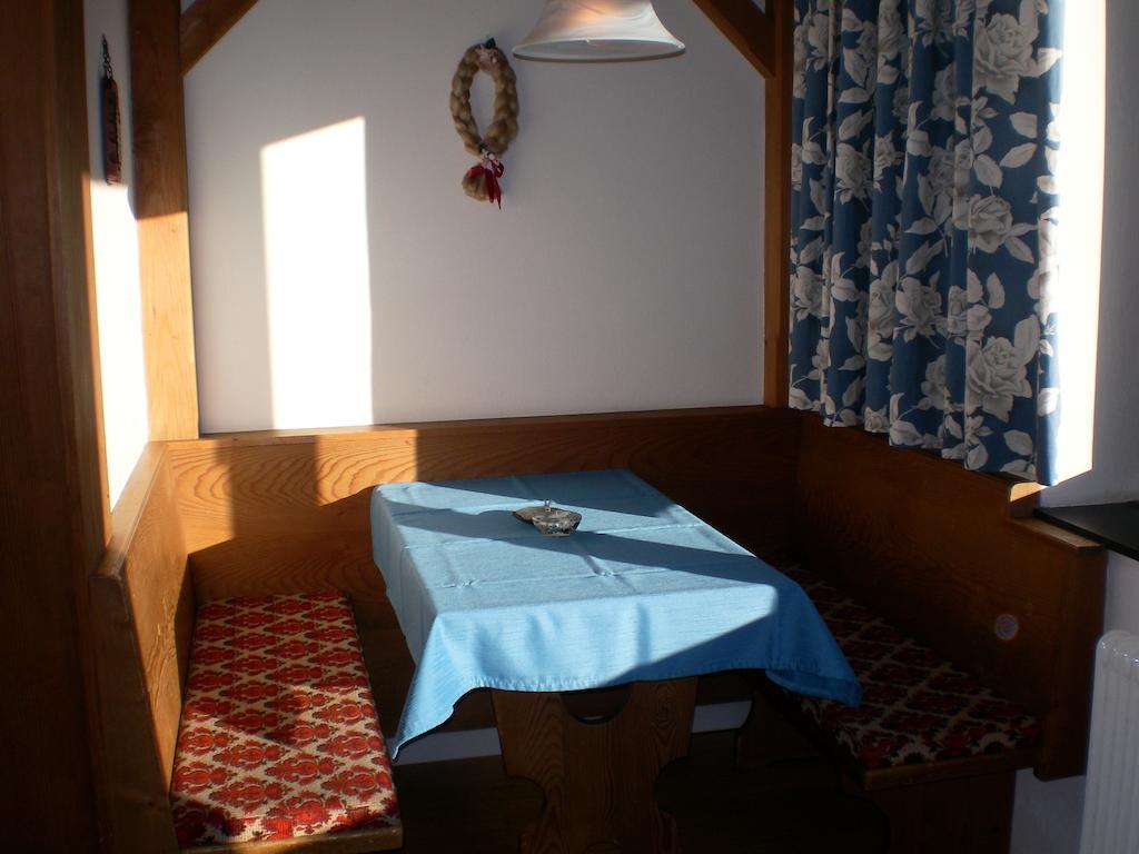 Haus Bergfried Apartment Trins Room photo